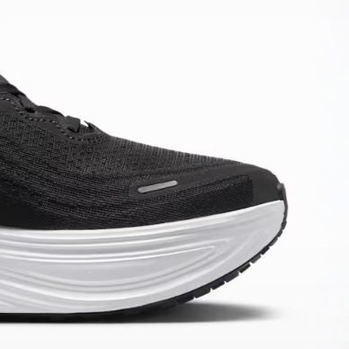 Vomero Plus Black White