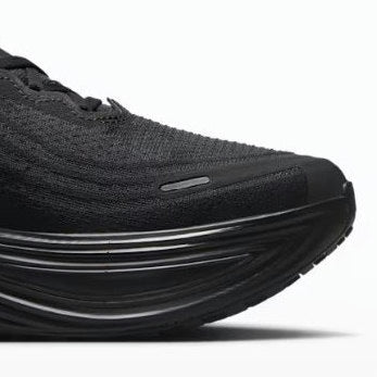 Vomero Plus Black