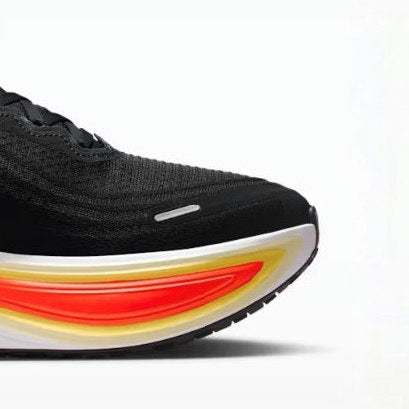 Vomero Plus Black Red